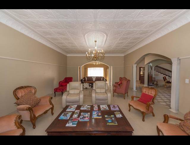 14 BEDROOM HOUSE FOR SALE IN WHITE RIVER EXT 1